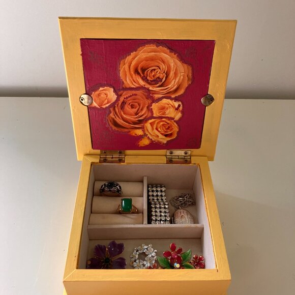 Vintage Wood Flower Jewelry Box - Découpage and Painted, 1980's - Picture 2 of 8